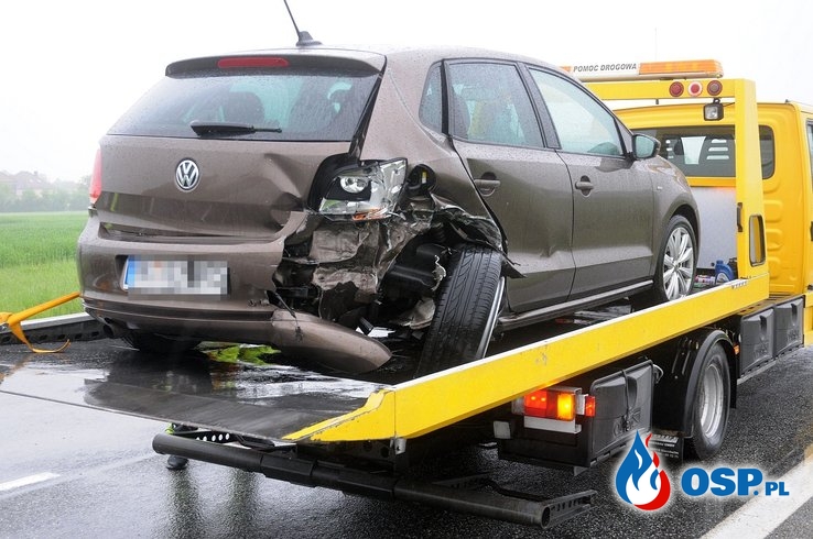 Zderzenie nieoznakowanego radiowozu z innym samochodem w Opolu. OSP Ochotnicza Straż Pożarna