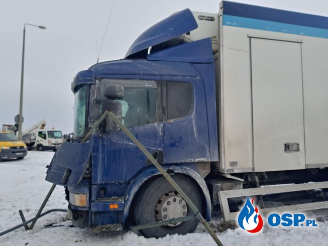 O włos od tragedii. Kierowca SCANII uratował życie kierowcy osobówki. OSP Ochotnicza Straż Pożarna