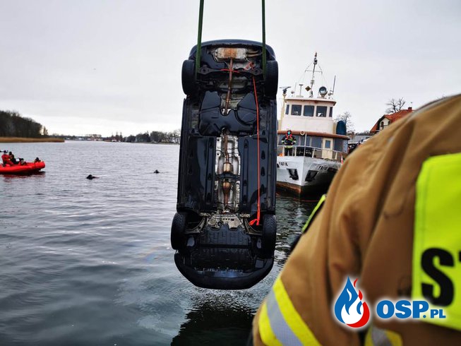Auto wpadło do kanału portowego w Dziwnowie. Zginęły 4 osoby, w tym 2 dzieci. OSP Ochotnicza Straż Pożarna