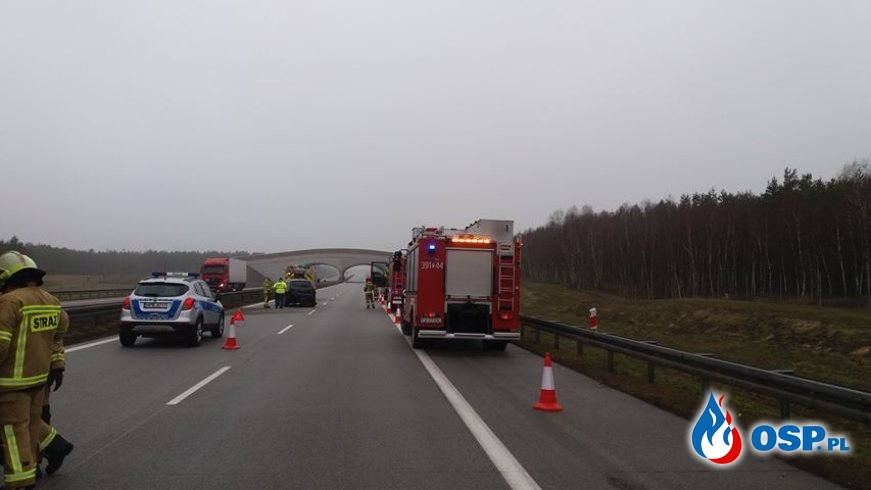 Strażacy jechali do wypadku na A2. Kierowca ciężarówki zamiast ich przepuścić, zaczął wyprzedzać... OSP Ochotnicza Straż Pożarna