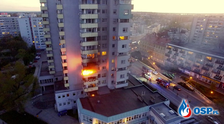 Pożar w wieżowcu w Opolu. W akcji 5 zastępów strażaków. OSP Ochotnicza Straż Pożarna