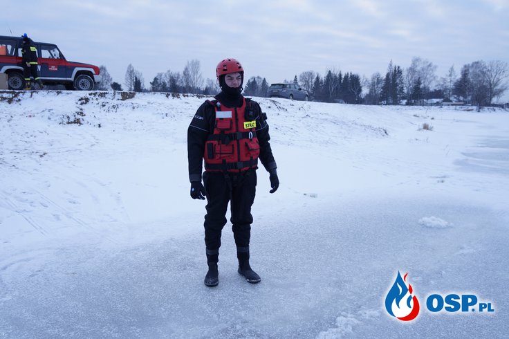 Cwiczenia wodne na lodzie OSP Ochotnicza Straż Pożarna