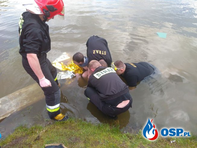 13-latek zaplątał się w druty w stawie. Na ratunek ruszyli strażacy. OSP Ochotnicza Straż Pożarna