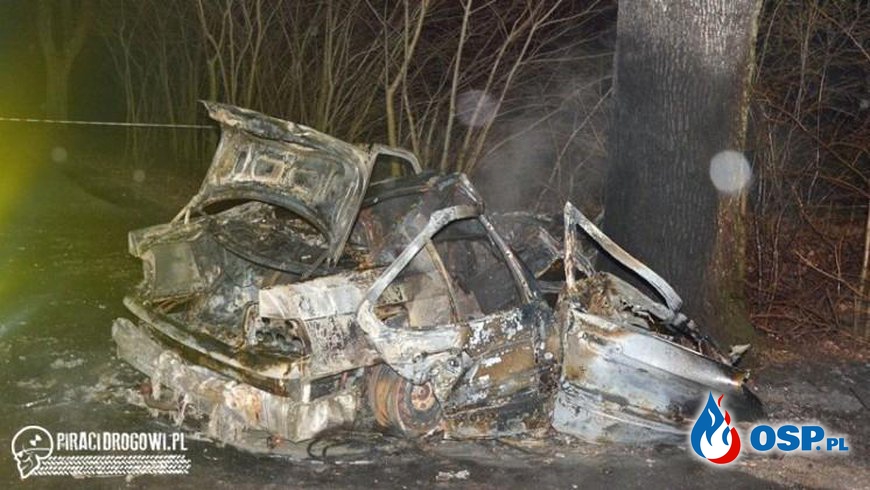 BMW uderzyło w drzewo. Kierowca spłonął. OSP Ochotnicza Straż Pożarna