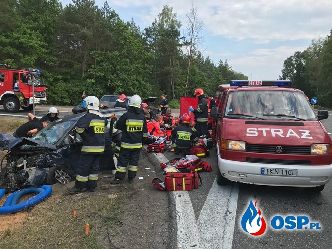 Dwie osoby zginęły w wypadku w Rudzie Malenieckiej. Zderzyły się trzy auta. OSP Ochotnicza Straż Pożarna