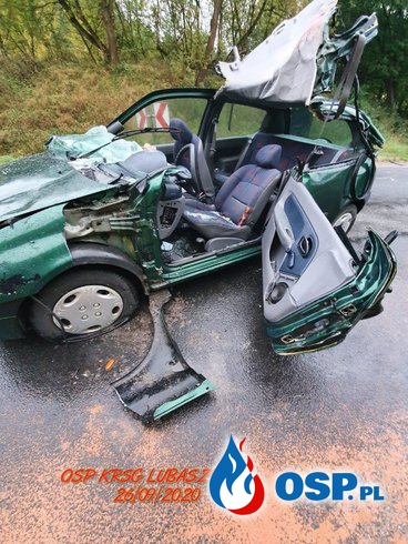 Wypadek samochodu osobowego po zderzeniu z naczepą OSP Ochotnicza Straż Pożarna
