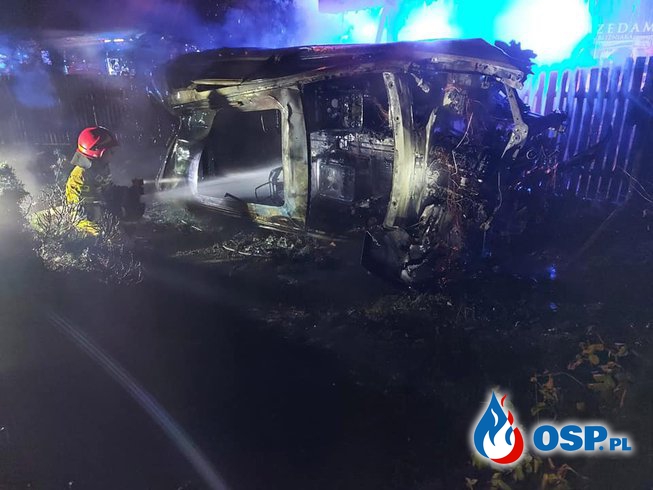 Dramatyczny finał policyjnego pościgu pod Warszawą. Auto stanęło w ogniu. OSP Ochotnicza Straż Pożarna