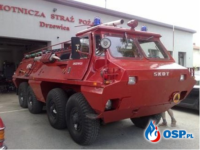  Wojskowy transporter opancerzony w służbie strażakom OSP Ochotnicza Straż Pożarna