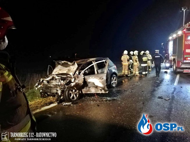 Wypadek podczas pościgu. Uciekinier staranował policyjny radiowóz. OSP Ochotnicza Straż Pożarna
