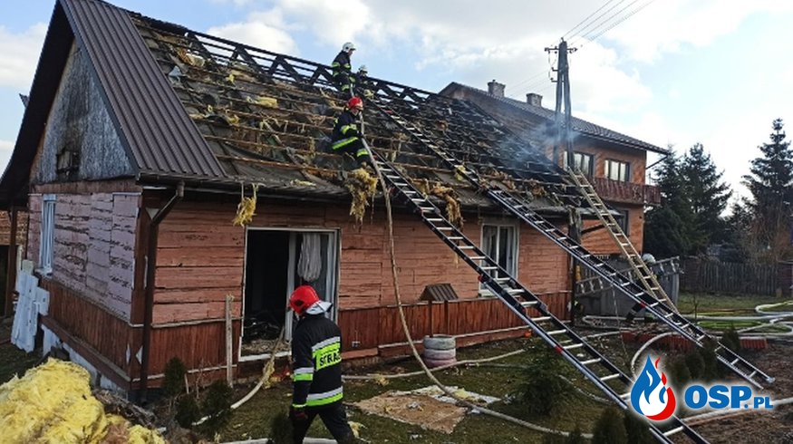 11-latka wyprowadziła babcię z płonącego domu. Rodzina straciła dach nad głową. OSP Ochotnicza Straż Pożarna