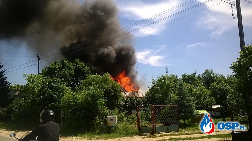 Pożar budynku i zgłoszenie o podłożonej bombie OSP Ochotnicza Straż Pożarna