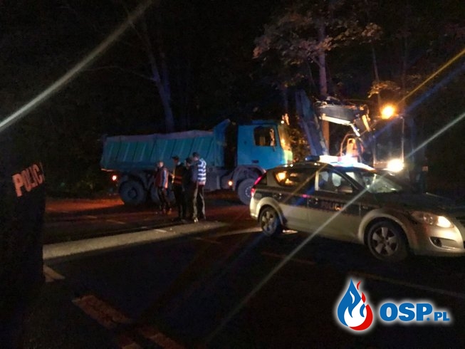 161/2019 Ciężarówka w rowie na DK 26 - Pomoc policji OSP Ochotnicza Straż Pożarna