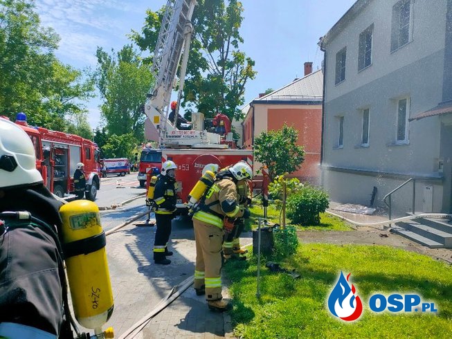13 zastępów strażaków gasi pożar budynku wielorodzinnego w Radymnie OSP Ochotnicza Straż Pożarna
