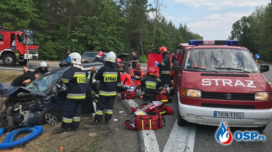 Dwie osoby zginęły w wypadku w Rudzie Malenieckiej. Zderzyły się trzy auta. OSP Ochotnicza Straż Pożarna
