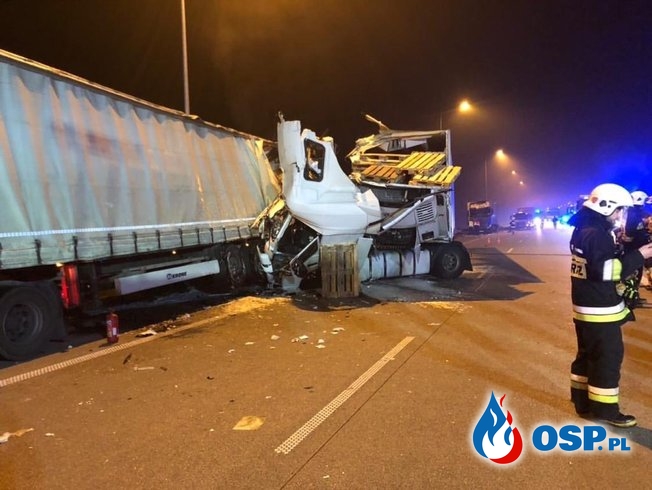 Trzy ciężarówki zderzyły się na A1 pod Łodzią OSP Ochotnicza Straż Pożarna