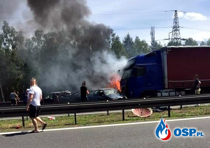 6 osób zginęło w wypadku na A6 pod Szczecinem. Auta zapaliły się po zderzeniu. OSP Ochotnicza Straż Pożarna