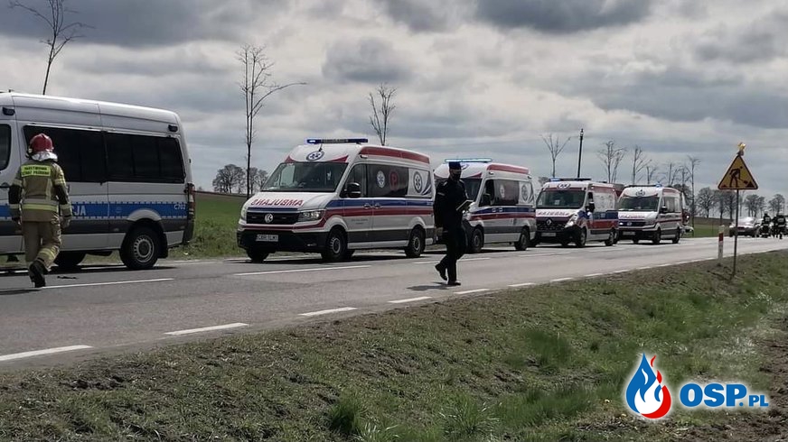 Zderzenie 4 radiowozów, 9 policjantów rannych. OSP Ochotnicza Straż Pożarna