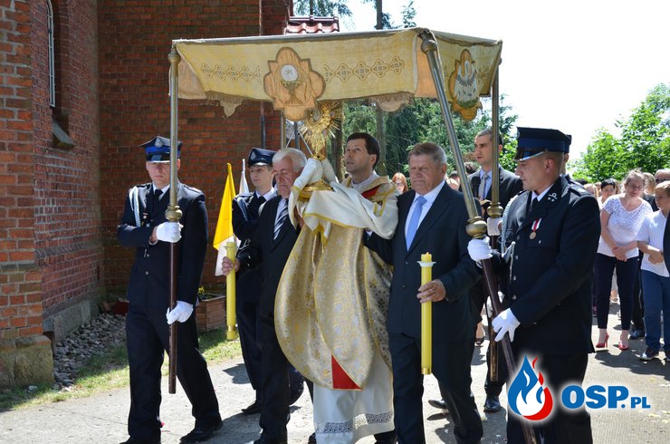 Asysta strażaków podczas odpustu parafialnego OSP Ochotnicza Straż Pożarna