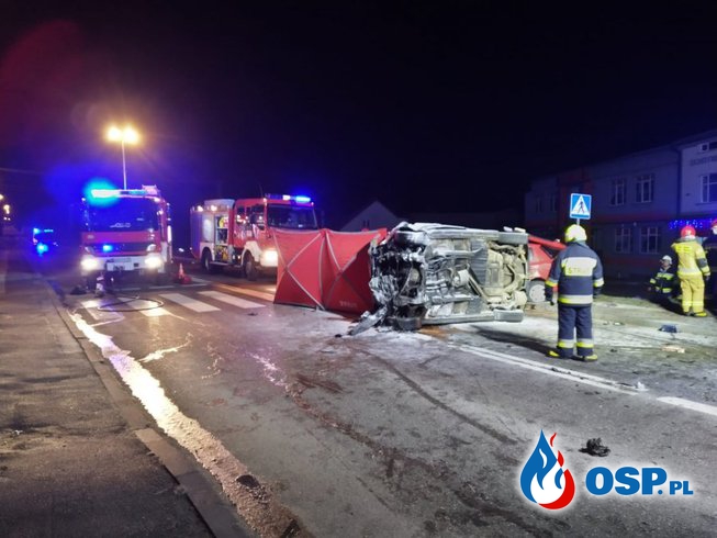 Tragiczne zderzenie aut i pożar pod remizą OSP Blizne. Zginęły 2 osoby. OSP Ochotnicza Straż Pożarna