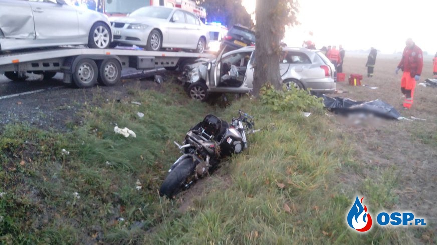Wypadek lawety, osobówki i motocykla. Trzy osoby zginęły! OSP Ochotnicza Straż Pożarna