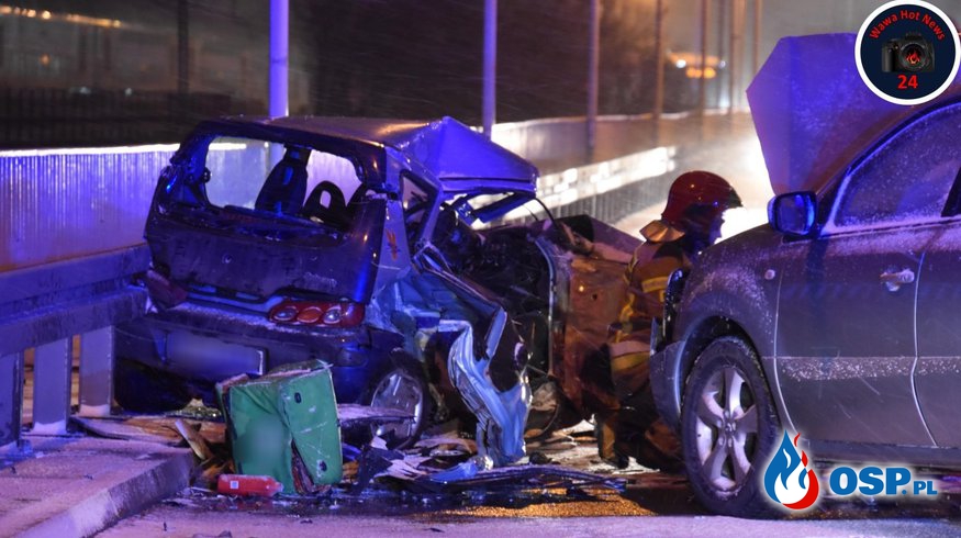 Tragiczny wypadek na Moście Gdańskim w Warszawie. Zginął kierowca fiata. OSP Ochotnicza Straż Pożarna