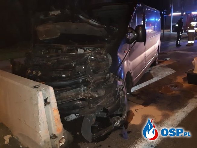 Wronki – samochód uderzył w szykany, pięć osób poszkodowanych OSP Ochotnicza Straż Pożarna