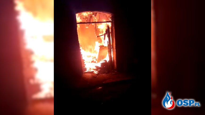 Dom doszczętnie spłonął po uderzeniu pioruna. OSP Ochotnicza Straż Pożarna
