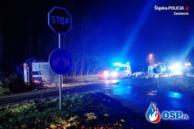 Dwie osoby zginęły w czołowym zderzeniu ciężarówki z busem na Śląsku OSP Ochotnicza Straż Pożarna