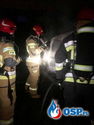 Nocny pożar samochodu w Nowym Sączu OSP Ochotnicza Straż Pożarna