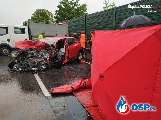 Tragiczny karambol w Zabrzu. Nie żyje jeden z kierowców. OSP Ochotnicza Straż Pożarna