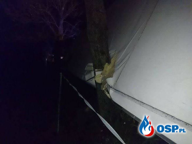 Wiatr wywrócił ciężarówkę OSP Ochotnicza Straż Pożarna