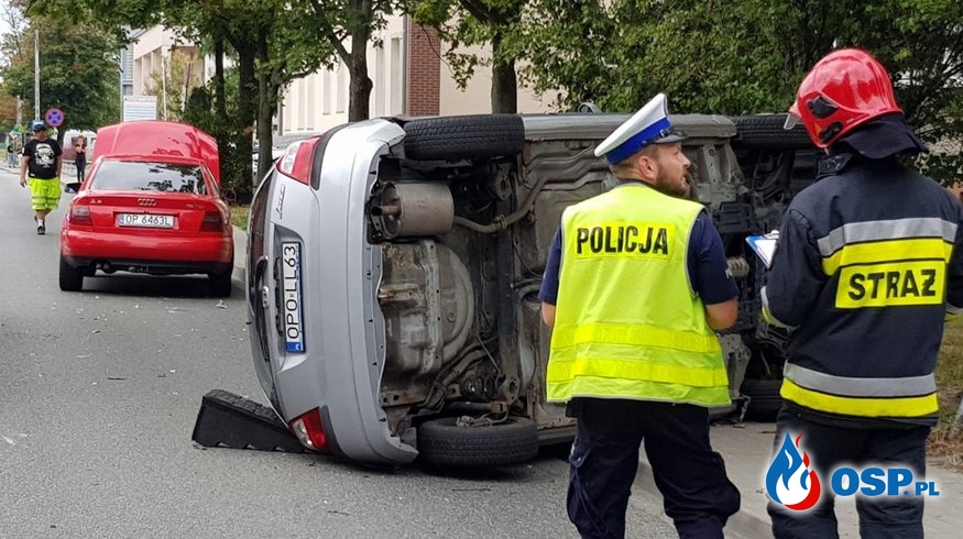 Groźne zdarzenie drogowe w Opolu. OSP Ochotnicza Straż Pożarna