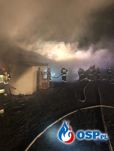 Maszyny rolnicze i samochody spłonęły w nocy w Brzozowie OSP Ochotnicza Straż Pożarna