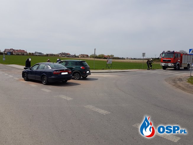 Kolizja dwóch aut osobowych w miejscowości Kalinówka OSP Ochotnicza Straż Pożarna