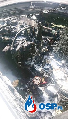 Nieoznakowany radiowóz policji w ogniu. BMW spłonęło w Toruniu. OSP Ochotnicza Straż Pożarna