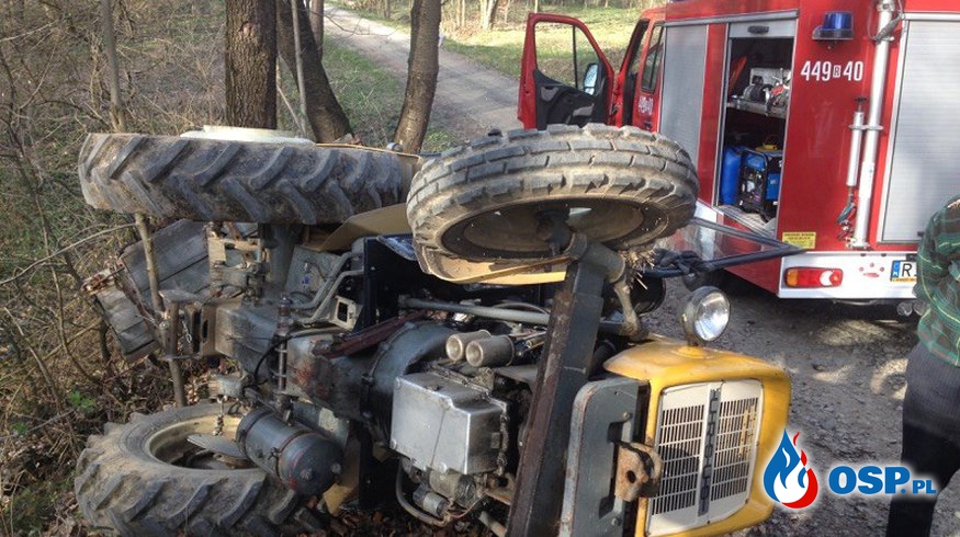 Wypadek , ciągnik przygniótł mężczyznę OSP Ochotnicza Straż Pożarna