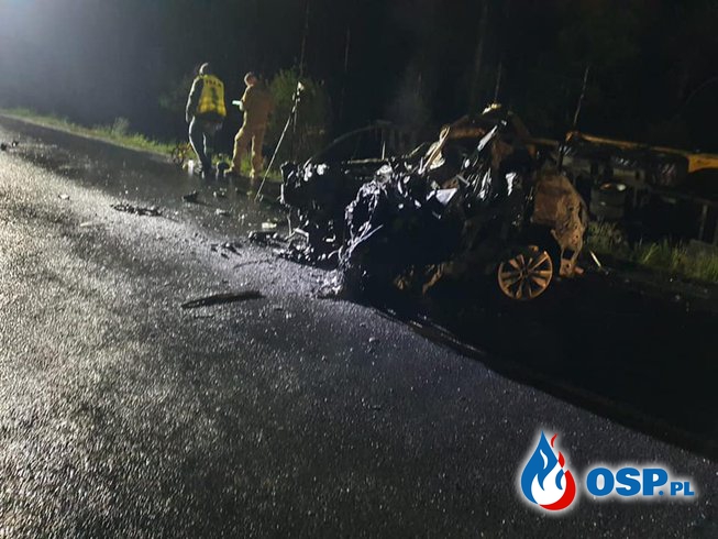Kierowca spłonął w samochodzie po czołowym wypadku z ciężarówką OSP Ochotnicza Straż Pożarna