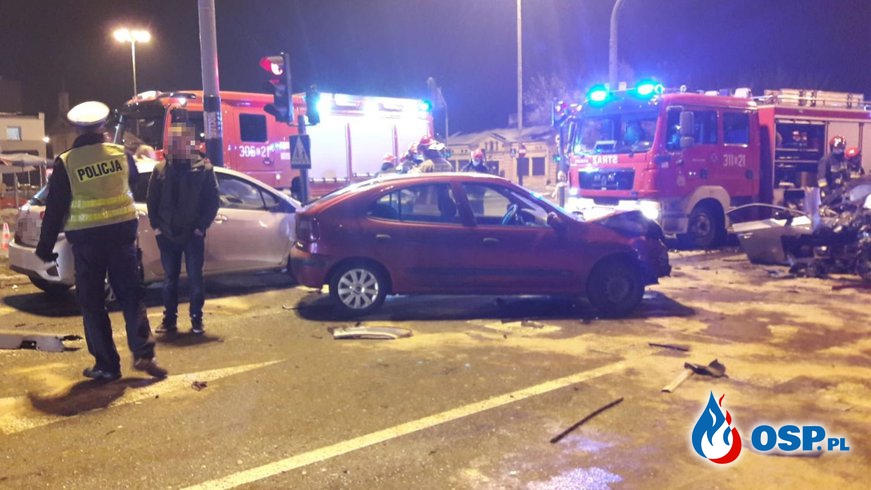 Karambol 7 samochodów w centrum Łodzi. 5 osób rannych. OSP Ochotnicza Straż Pożarna