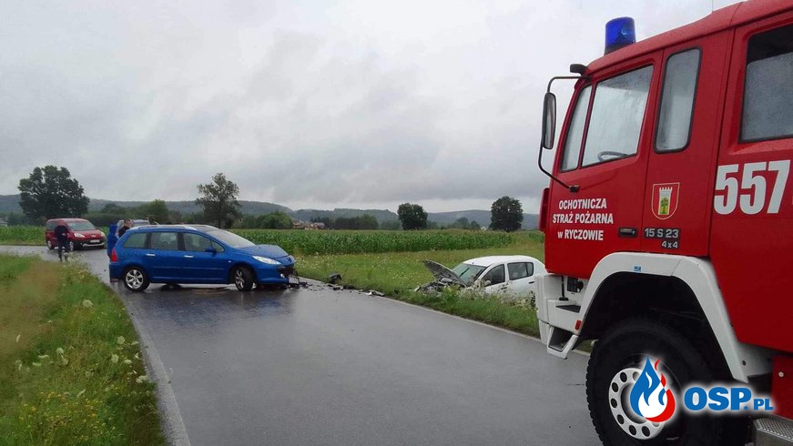 Wypadek drogowy - Ryczów ul. Starowiejska OSP Ochotnicza Straż Pożarna
