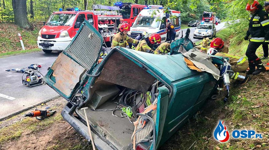 4 osoby zginęły w wypadku pod Rawą Mazowiecką. Bus zderzył się z ciężarówką. OSP Ochotnicza Straż Pożarna