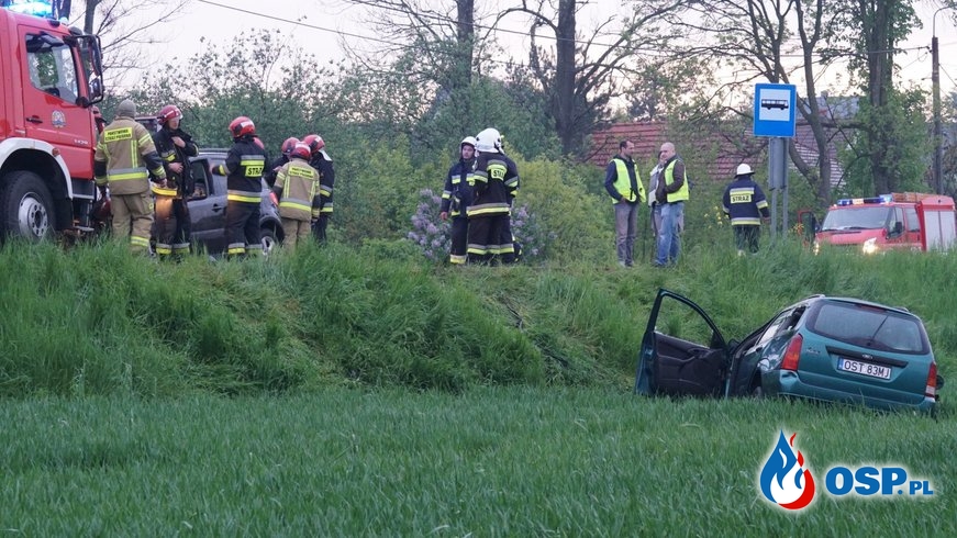 Nie żyje 19-latek, 6 osób jest rannych po wypadku w Rożniątowie. W akcji dwa śmigłowce LPR. OSP Ochotnicza Straż Pożarna