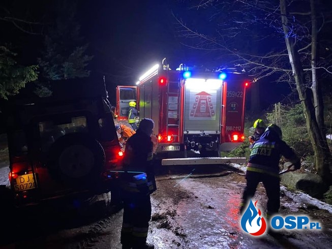 Trudna akcja w górskim schronisku. GOPR pomagał strażakom dotrzeć na miejsce. OSP Ochotnicza Straż Pożarna