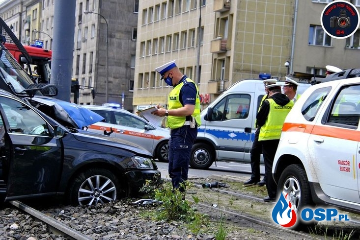 Wypadek policyjnego radiowozu w Warszawie. Cztery osoby w szpitalu. OSP Ochotnicza Straż Pożarna
