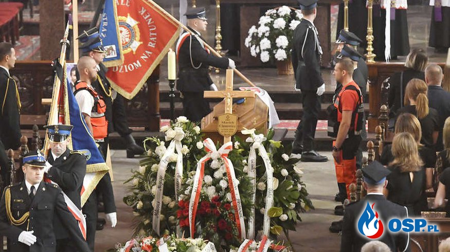 Tłumy żegnały Macieja Ciunowicza. Pogrzeb strażaka odbył się w Dobrym Mieście. OSP Ochotnicza Straż Pożarna