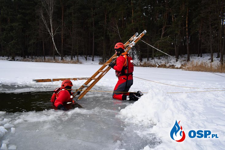 Ćwiczenia na lodzie w Cedzynie OSP Ochotnicza Straż Pożarna