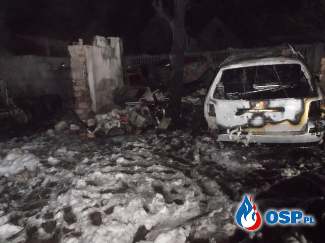 Pożar ciągnika rolniczego w garażu w Przełazach. OSP Ochotnicza Straż Pożarna