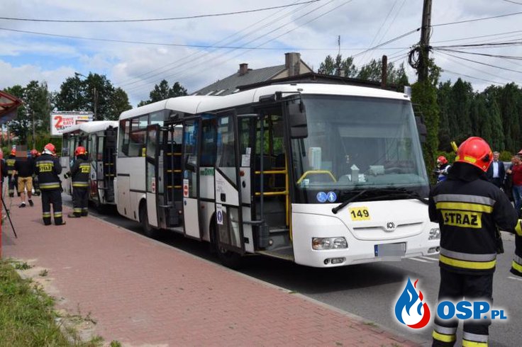 Zderzenie dwóch autobusów na przystanku w Będzinie. Kilkanaście osób rannych. OSP Ochotnicza Straż Pożarna