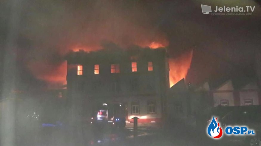 Pożar zakładu produkcyjnego w Starej Kamienicy na Dolnym Śląsku. OSP Ochotnicza Straż Pożarna