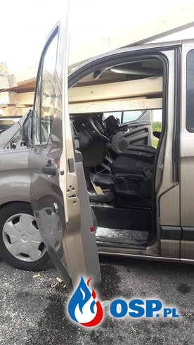 Ten kierowca oszukał przeznaczenie! Deski przebiły szybę busa po zderzeniu. OSP Ochotnicza Straż Pożarna