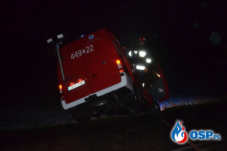 Strażacy jechali do wypadku, ich wóz wpadł do rowu OSP Ochotnicza Straż Pożarna